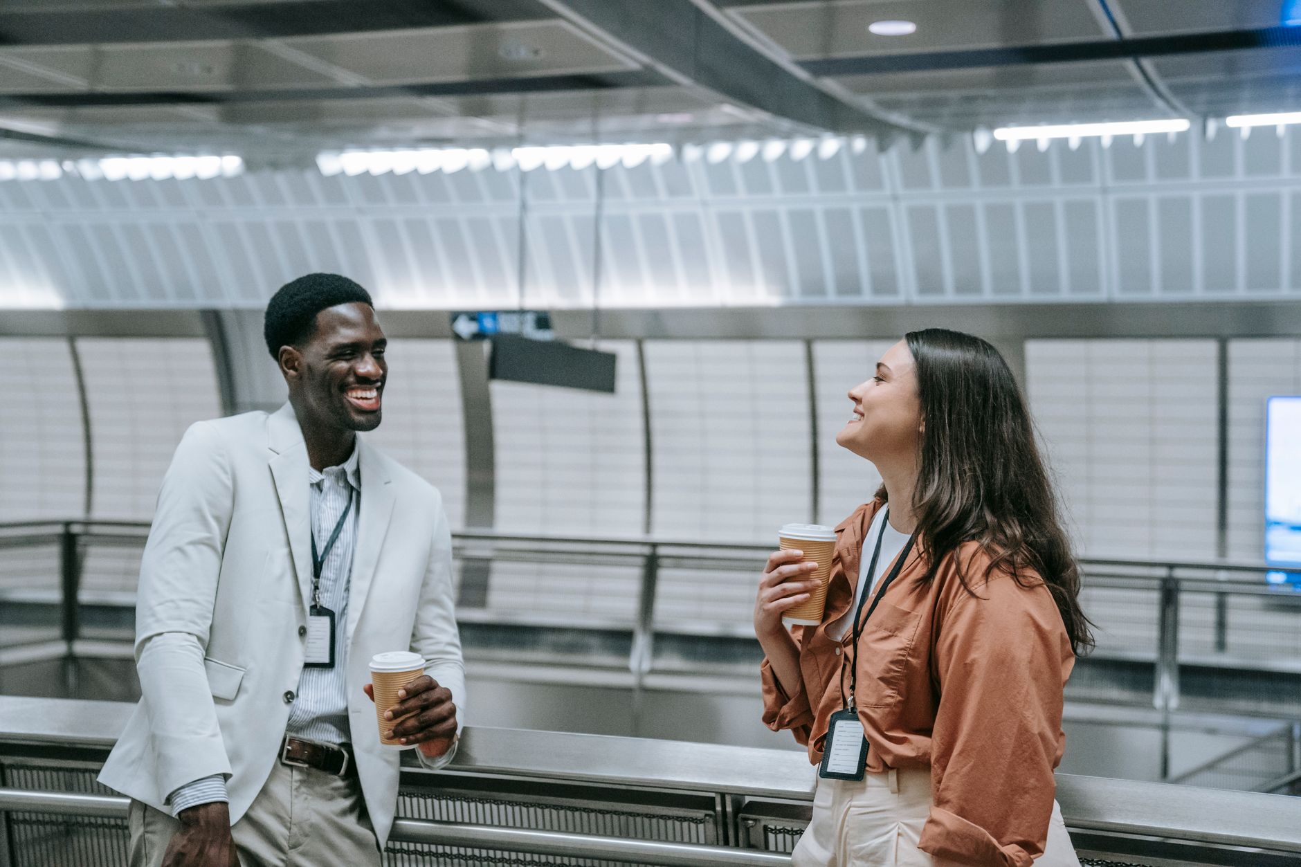 Two professionals having a relaxed conversation over coffee